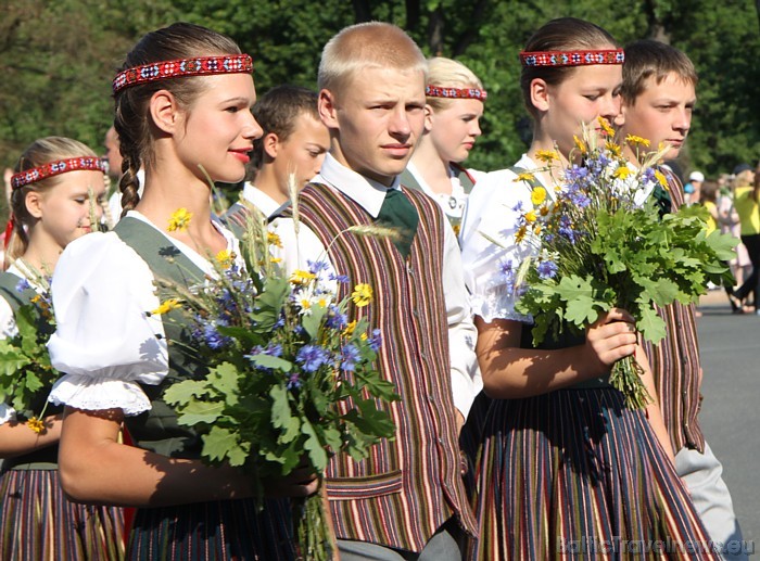 X Latvijas skolu jaunatnes dziesmu un deju svētku gājiens 46173