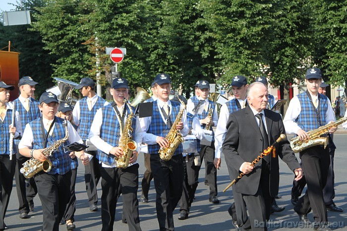 X Latvijas skolu jaunatnes dziesmu un deju svētku gājiens 46204