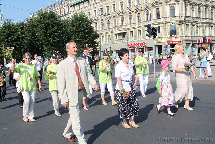 X Latvijas skolu jaunatnes dziesmu un deju svētku gājiens 46216