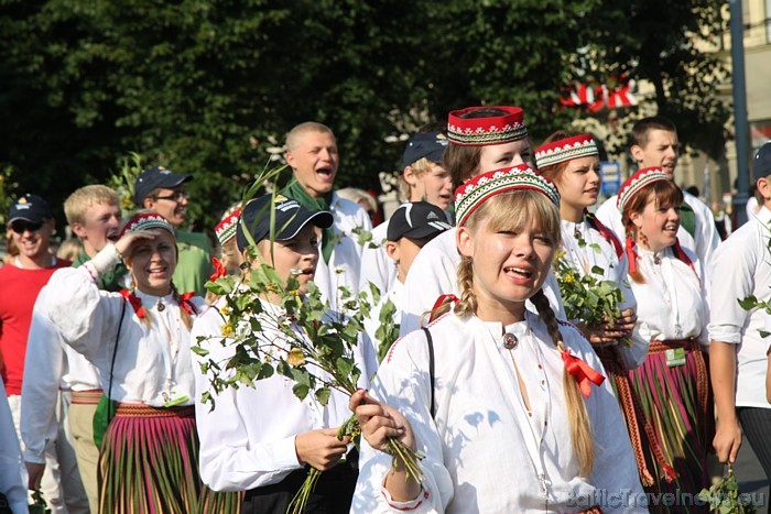 X Latvijas skolu jaunatnes dziesmu un deju svētku gājiens 46222