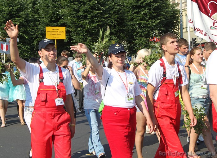 X Latvijas skolu jaunatnes dziesmu un deju svētku gājiens 46227