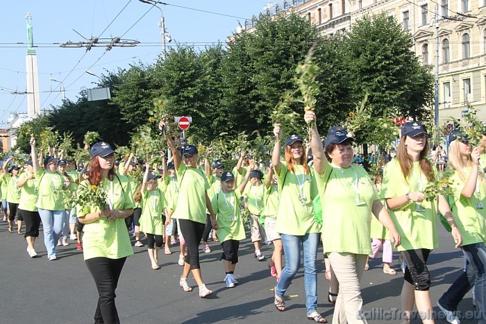 X Latvijas skolu jaunatnes dziesmu un deju svētku gājiens 46228