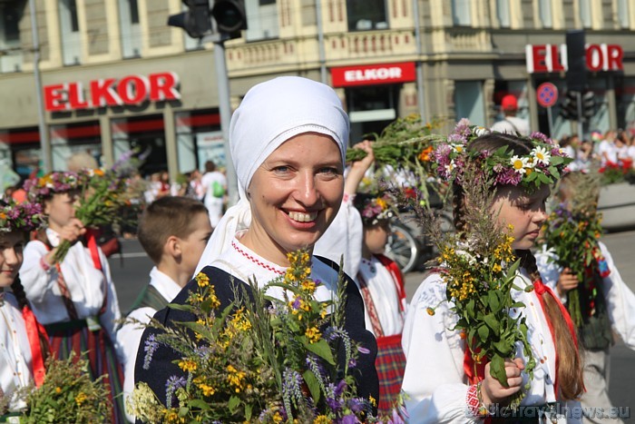 X Latvijas skolu jaunatnes dziesmu un deju svētku gājiens 46243