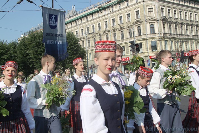 X Latvijas skolu jaunatnes dziesmu un deju svētku gājiens 46244