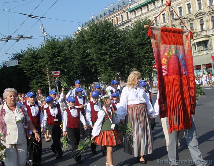X Latvijas skolu jaunatnes dziesmu un deju svētku gājiens 46246