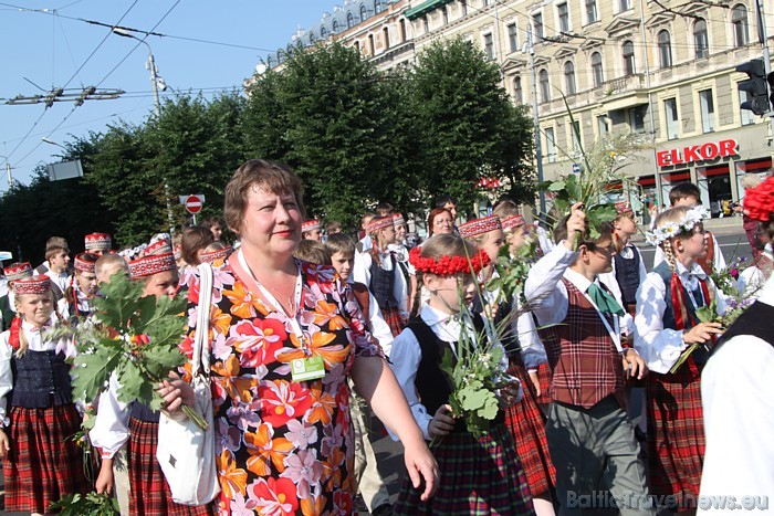X Latvijas skolu jaunatnes dziesmu un deju svētku gājiens 46247