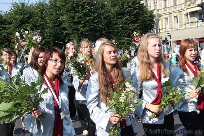X Latvijas skolu jaunatnes dziesmu un deju svētku gājiens 46294