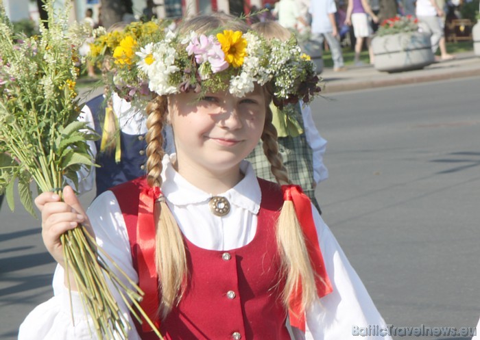 X Latvijas skolu jaunatnes dziesmu un deju svētku gājiens 46419