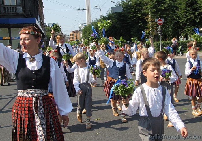 Deju kolektīvs Pīlādzītis 46581
