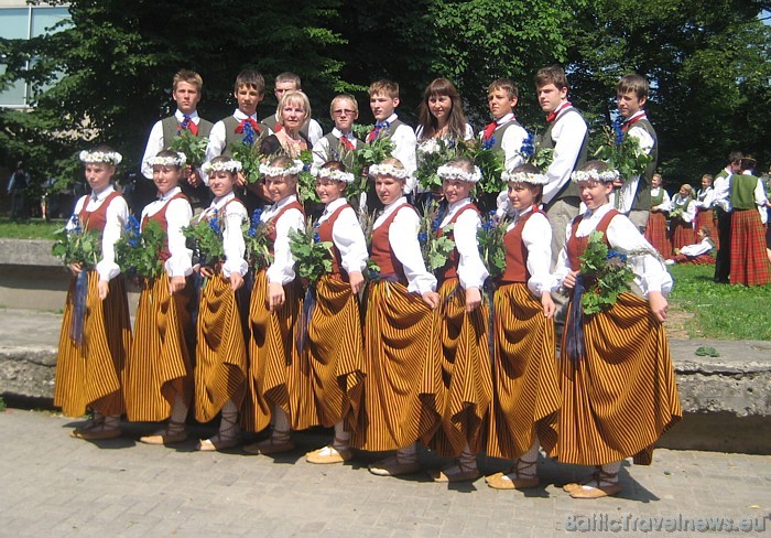 Deju kolektīvs Pīlādzītis - 7.-9.klašu grupa 46624