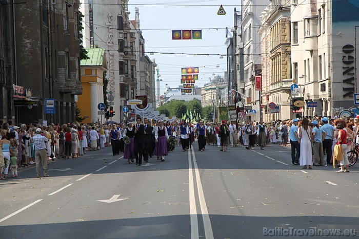 X Latvijas skolu jaunatnes dziesmu un deju svētku gājiens Brīvības ielā 46690