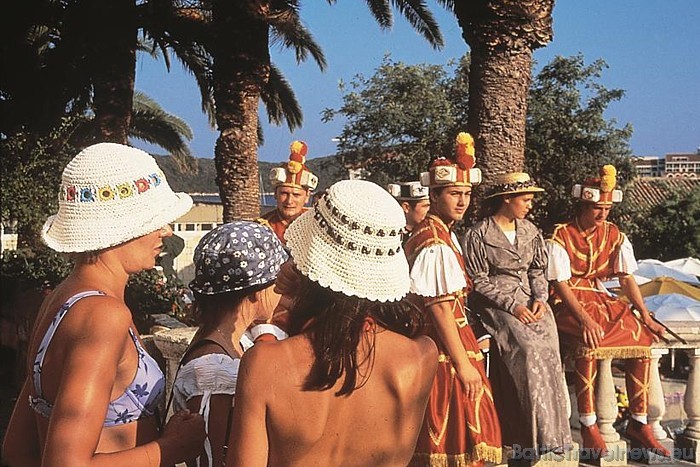 Atpūtnieki, kas dodas uz Horvātiju, var apvienot laisku atpūtu pludmalē ar kultūras baudīšanu
Foto: Kroatische Zentrale für Tourismus/Miro Andric Atpūtnieki, kas dodas uz Horvātiju, var apvienot laisku atpūtu pludmalē ar kultūras baudīšanu
Foto: Kroatische Zentrale für Tourismus/Miro Andric 46742