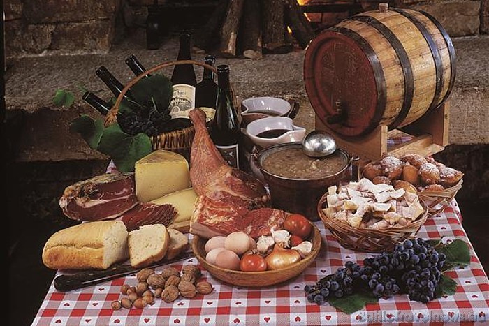 Horvātijas tradicionālie ēdieni un dzērieni - esot tur, tie noteikti jānobauda
Foto: Kroatische Zentrale für Tourismus/Renco Kosinozi Horvātijas tradicionālie ēdieni un dzērieni - esot tur, tie noteikti jānobauda
Foto: Kroatische Zentrale für Tourismus/Renco Kosinozi 46743