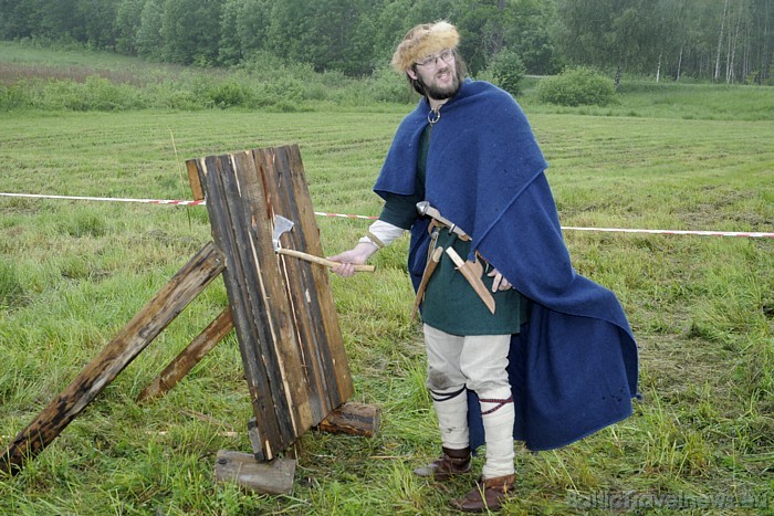 Tāpat svētku dalībnieki varēs vērot arheoloģiskos izrakumus viduslaiku pilsdrupās, bronzas liešanu Meitu salā, seno cīņu paraugdemonstrējumus, kā arī Tāpat svētku dalībnieki varēs vērot arheoloģiskos izrakumus viduslaiku pilsdrupās, bronzas liešanu Meitu salā, seno cīņu paraugdemonstrējumus, kā arī 46755