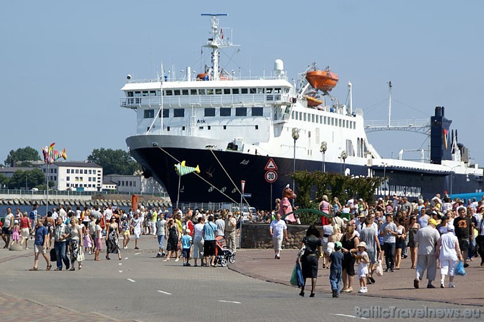 Scandlines prāmis ir pietauvojies Ventmalā – turpat, kur ir Jūras svētku galvenās norises vietas Scandlines prāmis ir pietauvojies Ventmalā – turpat, kur ir Jūras svētku galvenās norises vietas 46919