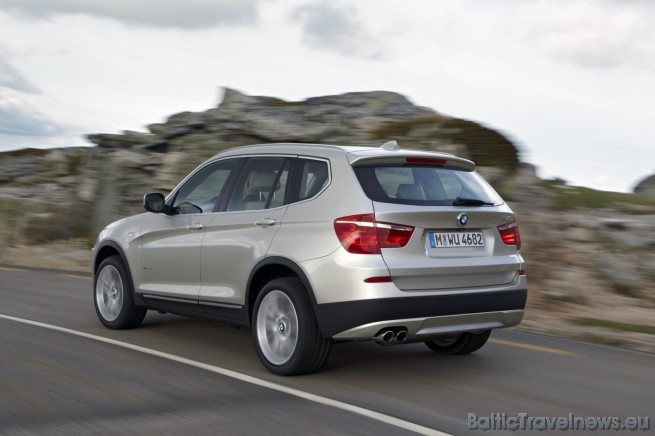 Jaunais BMW X3 xDrive35i ir 1880 kg smags 46937