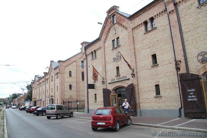 Vēsturisko Rīgas Spīķeru rajonā ir atklāts 2010. gada vasaras sākumā lielākais alus restorāns Latvijā - Merlin Vēsturisko Rīgas Spīķeru rajonā ir atklāts 2010. gada vasaras sākumā lielākais alus restorāns Latvijā - Merlin 47870