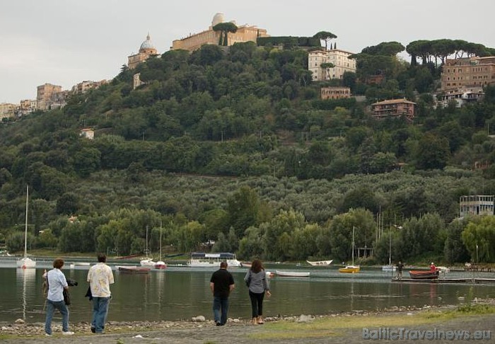 Der apskatīt Castel Gandolfo jeb Gandolfo pili - Romas pāvesta vasaras rezidenci
Foto: Fototeca Enit/Sandro Bedessi Der apskatīt Castel Gandolfo jeb Gandolfo pili - Romas pāvesta vasaras rezidenci
Foto: Fototeca Enit/Sandro Bedessi 48333