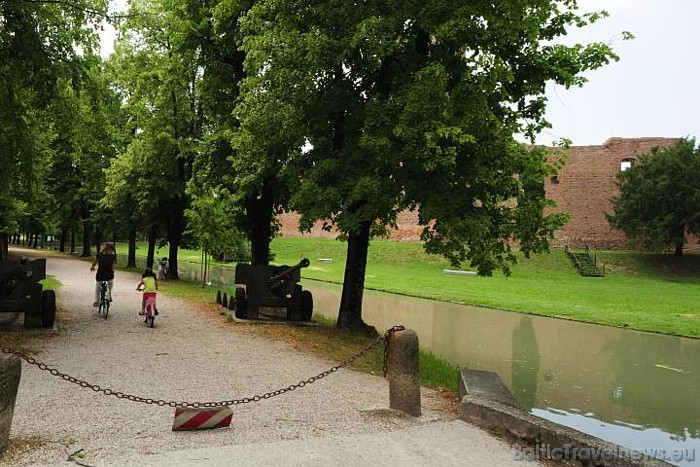 Venēcija atrodas Itālijas ziemeļaustrumos, Adrijas jūras piekrastē
Foto: Fototeca ENIT/Gino Cianci Venēcija atrodas Itālijas ziemeļaustrumos, Adrijas jūras piekrastē
Foto: Fototeca ENIT/Gino Cianci 48873