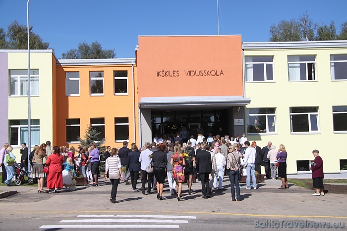 Ikšķiles vidusskola šogad ir jaunās krāsās 48965
