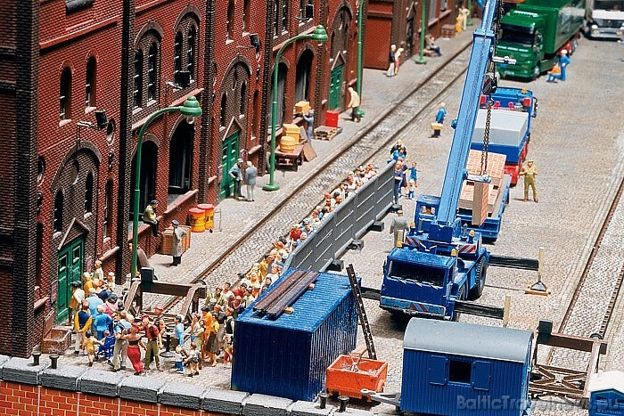 Vācijas lielpilsētā Hamburgā atrodas izklaides parks Miniatur Wunderland, kas sajūsmina ikvienu tā apmeklētāju Vācijas lielpilsētā Hamburgā atrodas izklaides parks Miniatur Wunderland, kas sajūsmina ikvienu tā apmeklētāju 48970