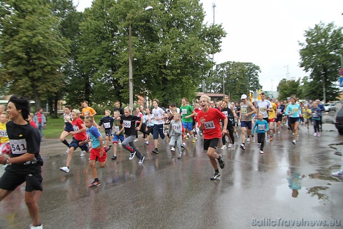 Sportisti ar kopēju startu devās gan 5,1 km, gan 11,4 km garajā distancē 49320