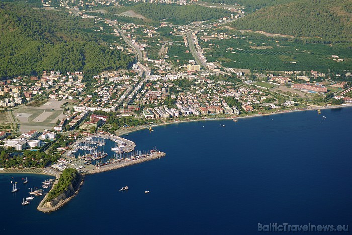 Kemeras osta ir daudzu tūristu ekskursiju sākumpunkts - no turienes laivas un jahtas dodas ekskursijās, kurās tiek atklāta skaistā Kemeras daba, slepe Kemeras osta ir daudzu tūristu ekskursiju sākumpunkts - no turienes laivas un jahtas dodas ekskursijās, kurās tiek atklāta skaistā Kemeras daba, slepe 49550