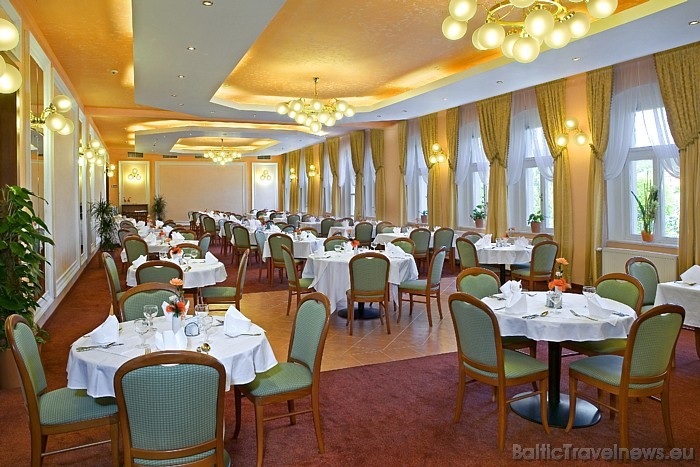 Viesnīcā pieejams restorāns, kas nosaukts Gētes vārdā, kā arī lobija bārs
Foto: Marienbad Kur & Spa Hotels Viesnīcā pieejams restorāns, kas nosaukts Gētes vārdā, kā arī lobija bārs
Foto: Marienbad Kur & Spa Hotels 49583