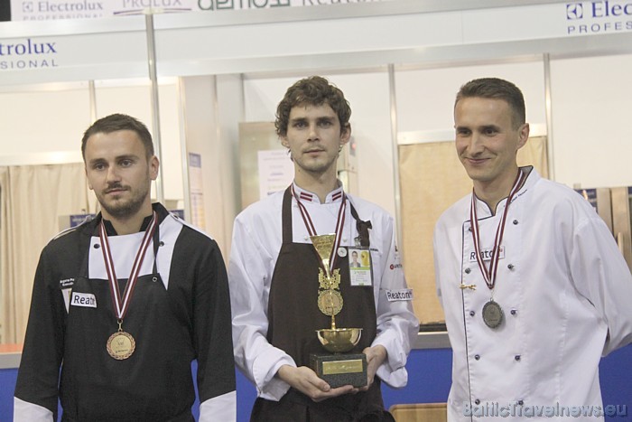 2010 gada Latvijas pavārs laureāti (no kreisās): Jevgeņijs Ponomarjovs (restorāns Palete), Viesturs Lasmanis (restorāns 2010 gada Latvijas pavārs laureāti (no kreisās): Jevgeņijs Ponomarjovs (restorāns Palete), Viesturs Lasmanis (restorāns