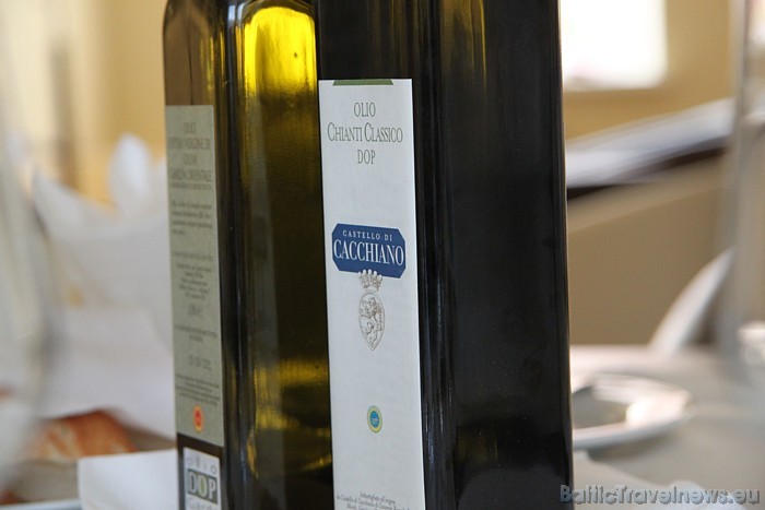 Vīna bārs Differnt Wine The Millwisch viesi var izbaudīt olīveļļas kopā ar franču maizītēm un sieru no Valmieras Vīna bārs Differnt Wine The Millwisch viesi var izbaudīt olīveļļas kopā ar franču maizītēm un sieru no Valmieras 49925