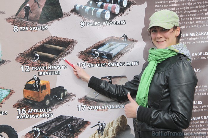 Viens no Stipro skrējiena šķēršļiem bija dubļu vanna, ko oficiāli sauca par Travelnews.lv ierakumi Viens no Stipro skrējiena šķēršļiem bija dubļu vanna, ko oficiāli sauca par Travelnews.lv ierakumi 50042