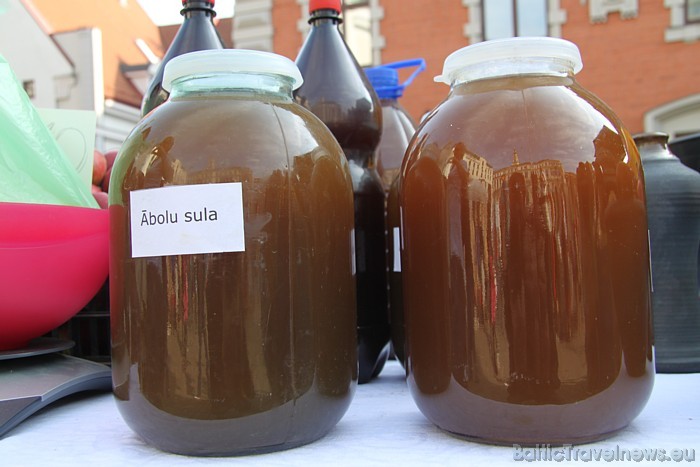 25.09.2010., jau vienpadsmito reizi Rīgas Rātslaukumā notika Miķeļdienas Ābolu gadatirgus. Svētku rīkotājs ir SIA «Rīgas nami» 25.09.2010., jau vienpadsmito reizi Rīgas Rātslaukumā notika Miķeļdienas Ābolu gadatirgus. Svētku rīkotājs ir SIA «Rīgas nami» 50425