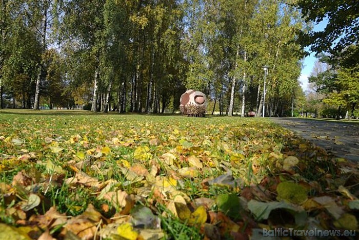 Pilsētvides objektu un rudens krāsu bagātība padara Ventspili ļoti krāšņu
Foto: Juris Presņikovs Pilsētvides objektu un rudens krāsu bagātība padara Ventspili ļoti krāšņu
Foto: Juris Presņikovs 51030