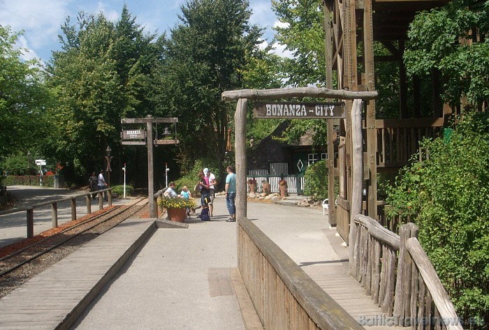 Parkā pieejamas ne tikai atrakcijas un karuseļi, bet dažādi tematiskie maršruti, šovi, koncerti, konkursi un citas aktivitātes Parkā pieejamas ne tikai atrakcijas un karuseļi, bet dažādi tematiskie maršruti, šovi, koncerti, konkursi un citas aktivitātes 51100