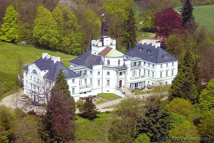 Šlicas pils (Burg Schlitz) ir klasicisma stila pils, kas atrodas pašos Vācijas ziemeļos, aptuveni 150 kilometru attālumā no Berlīnes
Foto: Schlossho Šlicas pils (Burg Schlitz) ir klasicisma stila pils, kas atrodas pašos Vācijas ziemeļos, aptuveni 150 kilometru attālumā no Berlīnes
Foto: Schlossho 51252