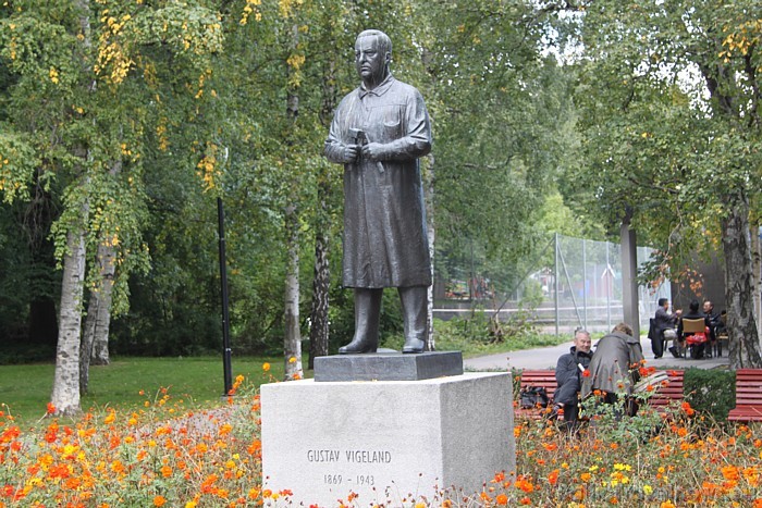 Mūsdienās Vigeland skulptūru parks ir ievērojams, ka skulptors Gustavs Vigelands savus darbus ir veidojis vēl pirms Otrā Pasaules kara Mūsdienās Vigeland skulptūru parks ir ievērojams, ka skulptors Gustavs Vigelands savus darbus ir veidojis vēl pirms Otrā Pasaules kara 51266