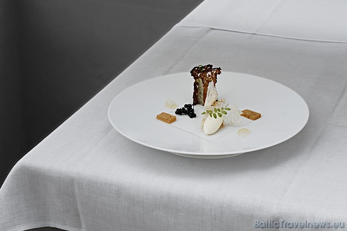 Oaxen Krog restorāna viesiem piedāvā maltītes, kuru gatavošanā apvienotas labākās modernās un tradicionālās ēdināšanas metodes
Foto: © Oaxen Krog Oaxen Krog restorāna viesiem piedāvā maltītes, kuru gatavošanā apvienotas labākās modernās un tradicionālās ēdināšanas metodes
Foto: © Oaxen Krog 51755