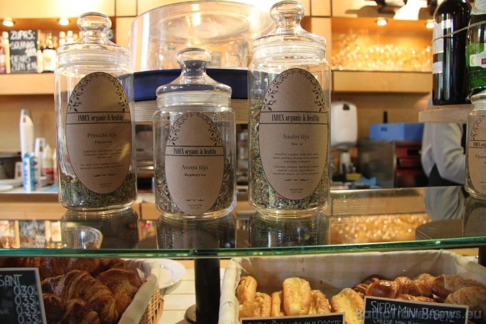 Indexcafe klientiem tiek piedāvātas arī uz vietas ceptas smalkmaizītes un aromātiskas beramās tējas Indexcafe klientiem tiek piedāvātas arī uz vietas ceptas smalkmaizītes un aromātiskas beramās tējas 51829