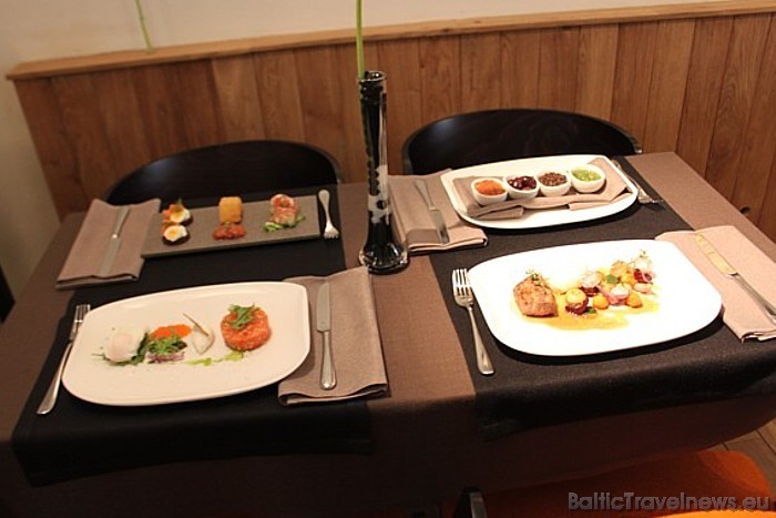 Restorāna Le Dome darba laiks: katru dienu no 07.00 līdz 23.00. Rezervēšana: +371 67559884 vai restaurant@domehotel.lv Restorāna Le Dome darba laiks: katru dienu no 07.00 līdz 23.00. Rezervēšana: +371 67559884 vai restaurant@domehotel.lv 52012