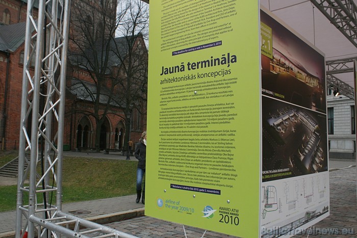 02.11.2010 Rīgā, Doma laukumā svinīgi tika atklāta airBaltic jaunā termināla arhitektonisko koncepciju izstāde 02.11.2010 Rīgā, Doma laukumā svinīgi tika atklāta airBaltic jaunā termināla arhitektonisko koncepciju izstāde 52017