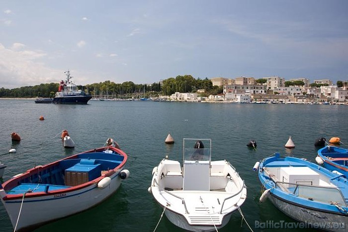 Brindizi (Brindisi) ir pilsēta Itālijas dienvidos, Adrijas jūras krastā
Foto: Fototeca ENIT/Sandro Bedessi Brindizi (Brindisi) ir pilsēta Itālijas dienvidos, Adrijas jūras krastā
Foto: Fototeca ENIT/Sandro Bedessi 52098