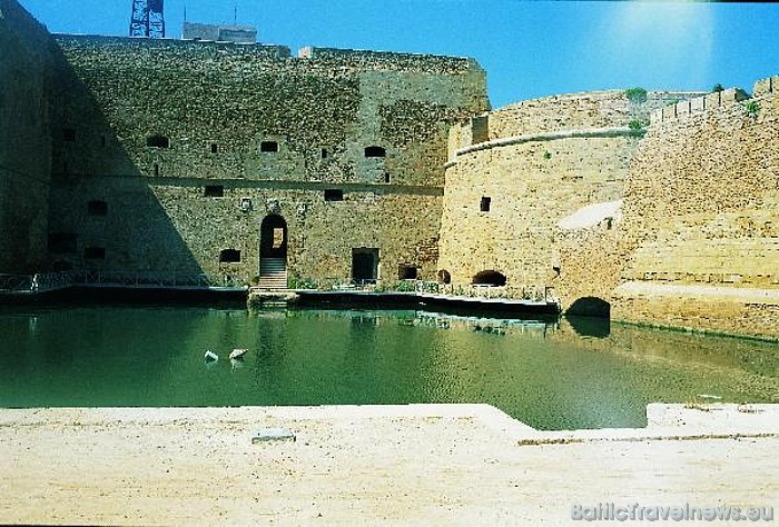 Tūristi Brindizi apmeklē Castello Alfonsino pili
Foto: Fototeca ENIT/ATP Puglia 52103