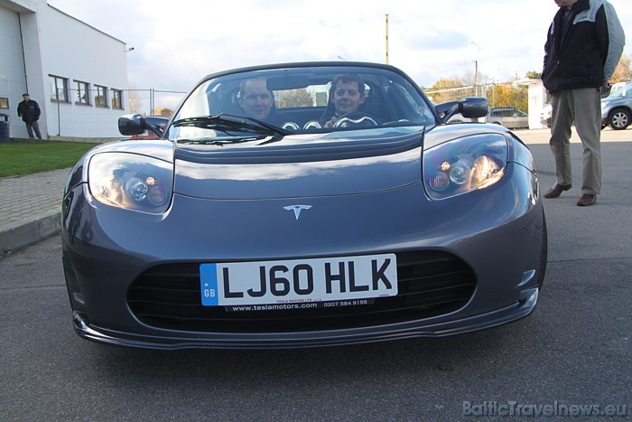 Latvijā pirmoreiz izstādes «Vide un Enerģija 2010» bija skatāms «Tesla Roadster», kas ir viens no pirmajiem elektromobiļiem pasaulē Latvijā pirmoreiz izstādes «Vide un Enerģija 2010» bija skatāms «Tesla Roadster», kas ir viens no pirmajiem elektromobiļiem pasaulē 52110