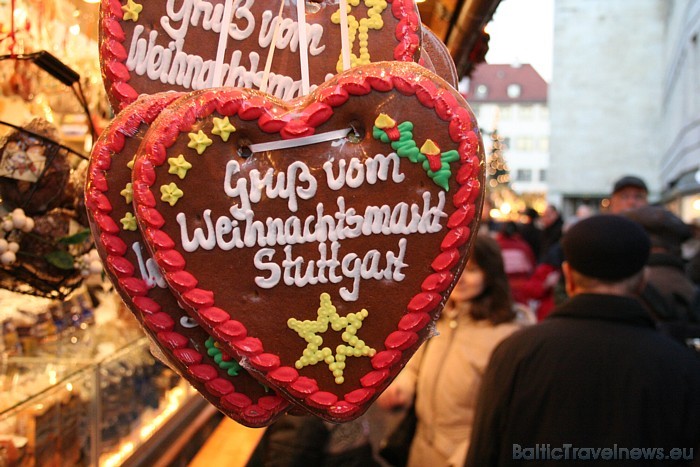 Katru gadu ziemas saulgriežu gaidīšanas laikā Vācijas pilsētas kļūst par Ziemassvētku brīnuma daļu
Foto: in.Stuttgart Katru gadu ziemas saulgriežu gaidīšanas laikā Vācijas pilsētas kļūst par Ziemassvētku brīnuma daļu
Foto: in.Stuttgart 52122
