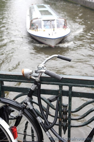 Īpaši jaukas ekskursijas Amsterdamā iespējamas, ja kanālus izlūkot dodas pa ūdeni - ekskursijā ar laivu
Foto: Netherlands Board of Tourism & Conventi Īpaši jaukas ekskursijas Amsterdamā iespējamas, ja kanālus izlūkot dodas pa ūdeni - ekskursijā ar laivu
Foto: Netherlands Board of Tourism & Conventi 52460