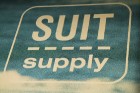 Atver jaunu vīriešu lietišķo apģērbu veikalu Suit Supply