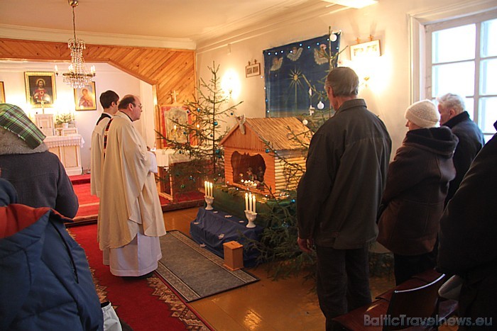 Ar katru gadu svinētāju skaits kļūst mazāks un mazāks, jo daudzi ir aizbraukuši prom un daudzi ir jau aizsaulē Ar katru gadu svinētāju skaits kļūst mazāks un mazāks, jo daudzi ir aizbraukuši prom un daudzi ir jau aizsaulē 53394