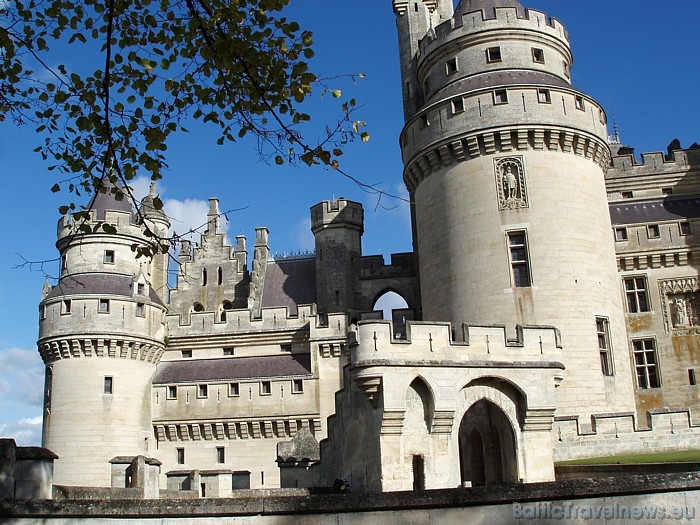 Vēl viens apbrīnojams tūrisma objekts Ziemeļfrancijā ir Château de Pierrefonds pils, kas atrodas Pierrefonds komūnā Pikardijā Vēl viens apbrīnojams tūrisma objekts Ziemeļfrancijā ir Château de Pierrefonds pils, kas atrodas Pierrefonds komūnā Pikardijā 53429