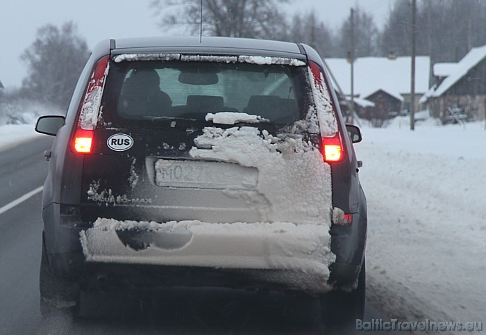 Uz Latgales ziemas lielceļa A6 var šajās dienās sastapt ievērojamu skaitu automašīnu ar Krievijas valsts numurzīmēm Uz Latgales ziemas lielceļa A6 var šajās dienās sastapt ievērojamu skaitu automašīnu ar Krievijas valsts numurzīmēm 53541