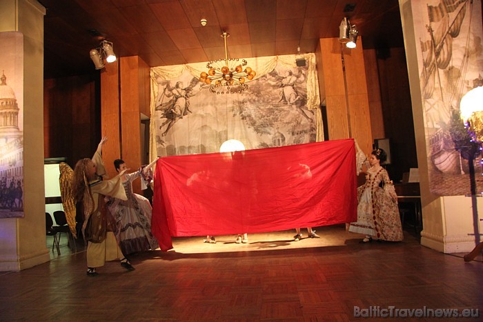 Balle apvienoja deviņpadsmitajā gadsimtā tik modernos operas muzikālos darbus, brīnišķīgu mūziku, kura radīja neatkārtojamu atmosfēru, un dejas Balle apvienoja deviņpadsmitajā gadsimtā tik modernos operas muzikālos darbus, brīnišķīgu mūziku, kura radīja neatkārtojamu atmosfēru, un dejas 53797